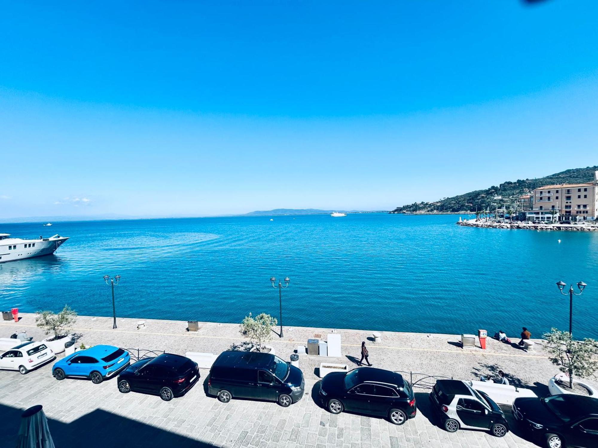 Molo 28 Beach Parking Ac Porto Santo Stefano  Exterior foto