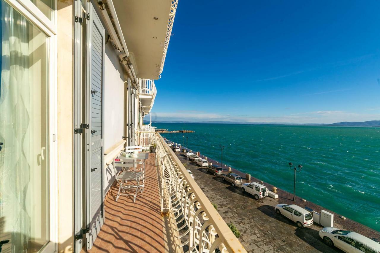 Molo 28 Beach Parking Ac Porto Santo Stefano  Exterior foto